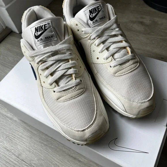 Nike ID White/Sail and Midnight Navy Blue Air Max 90 Sneakers (US 10.5M) - Picture 3 of 8